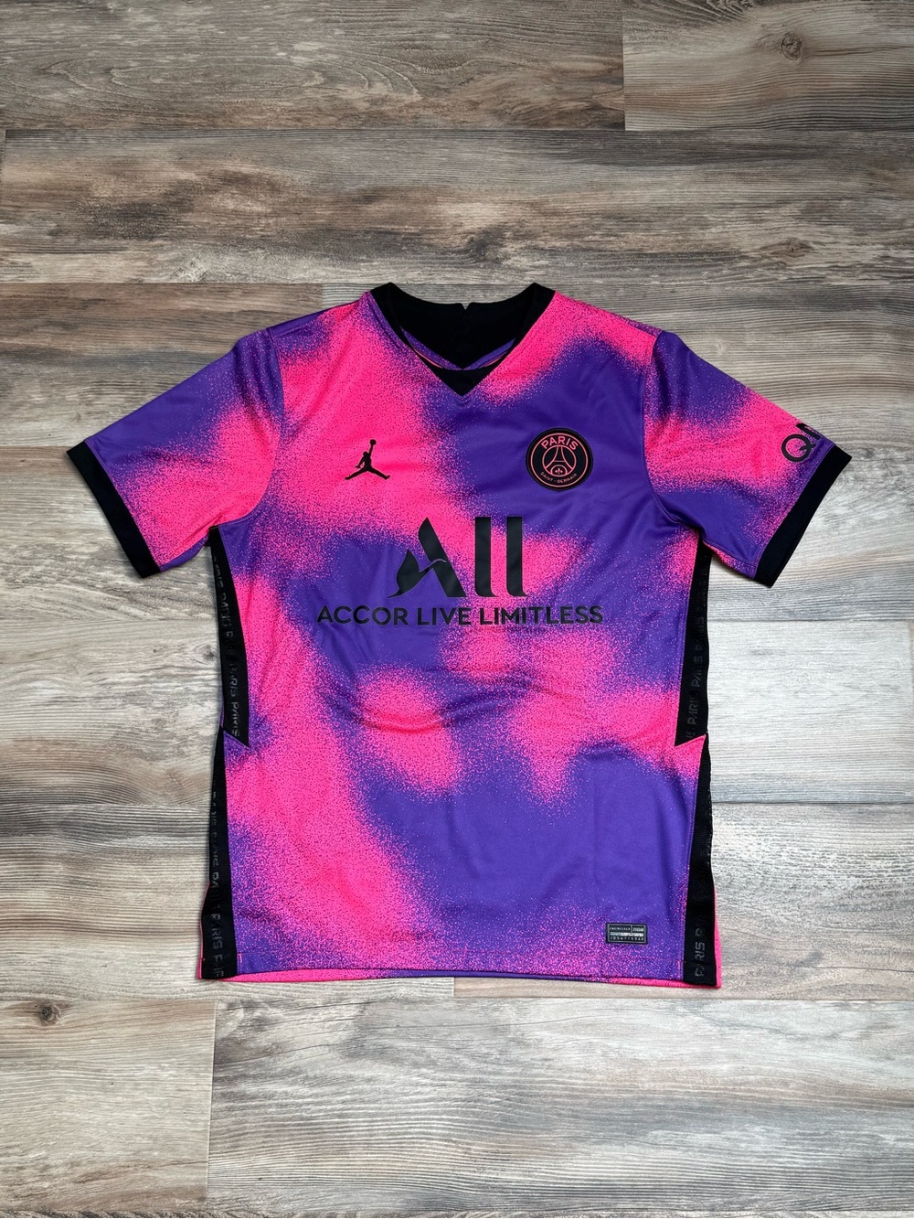 PSG 2020/21 Fourth Stadium Jersey Men’s Medium Jordan Paris Saint-Germain Pink